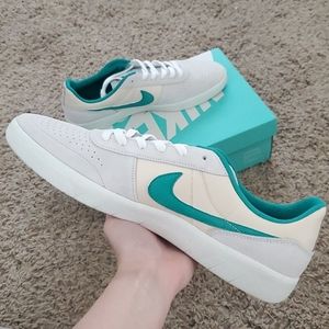 Nike SB Team Classic